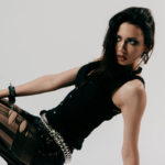 KAYA veröffentlicht zweite Single "Mia Wallace" – Attitude trifft 80er-Synth-Pop