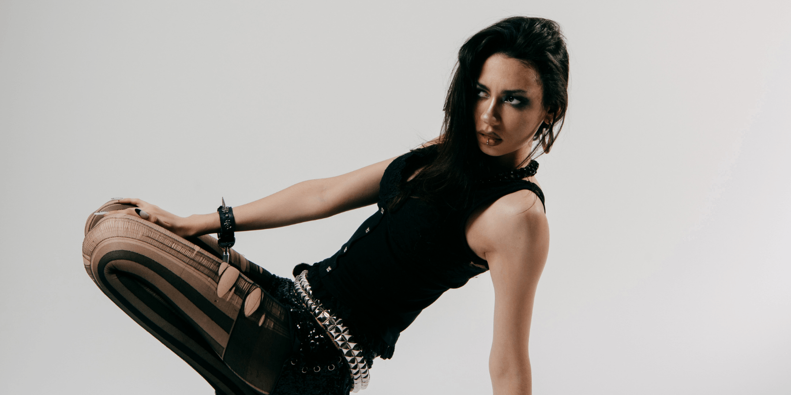 KAYA veröffentlicht zweite Single "Mia Wallace" – Attitude trifft 80er-Synth-Pop