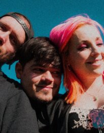 A Purple Sky veröffentlichen Single „Manifest" – wenn Hilfsbereitschaft zur Last wird