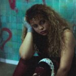 Bella Kay veröffentlicht Debütalbum „My Reckless Abandon" über Selbstsabotage