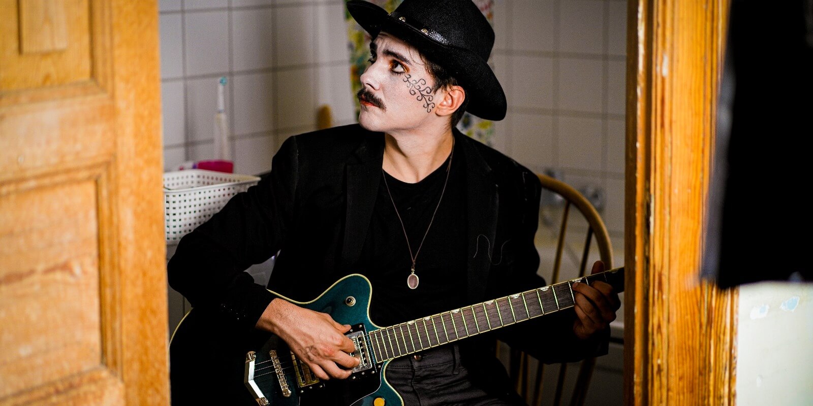 EMIL L'ARTISTE veröffentlicht neue Single „Häi" auf Schwitzerdütsch