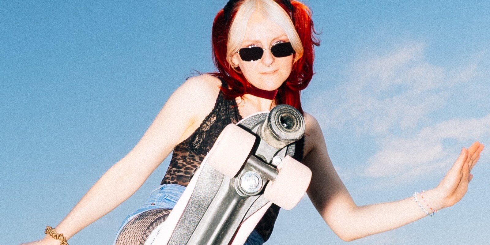 Kiki Crash veröffentlicht feministische Pop-Hymne „Femme Fatale"