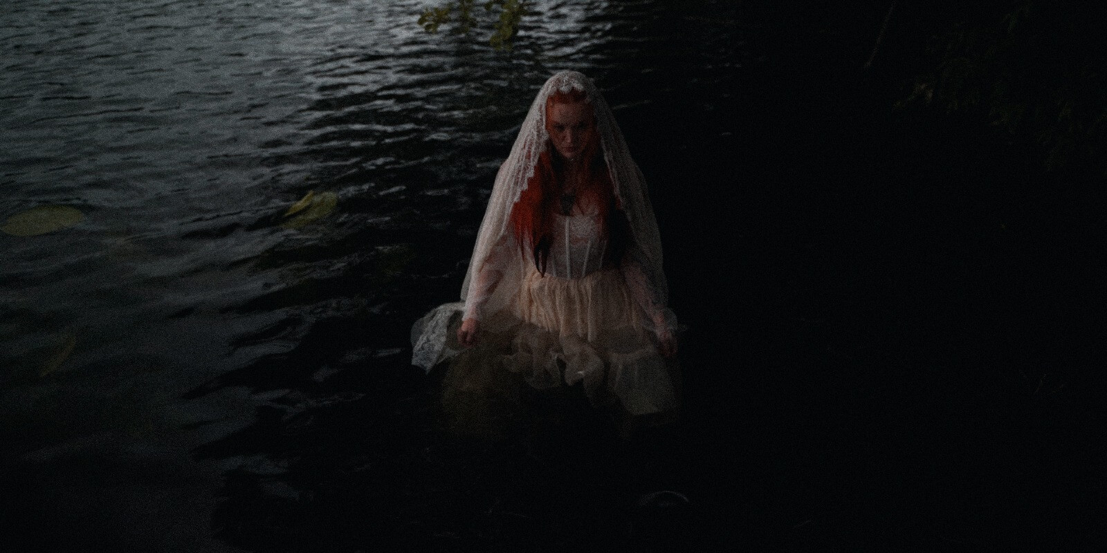 Von Rap zu Darkwave: TABY kündigt EP "An scharfen Messern lernt man bluten" an