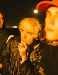 Waterparks veröffentlichen sechstes Album „JINX" mit Mark Hoppus und Danny Elfman