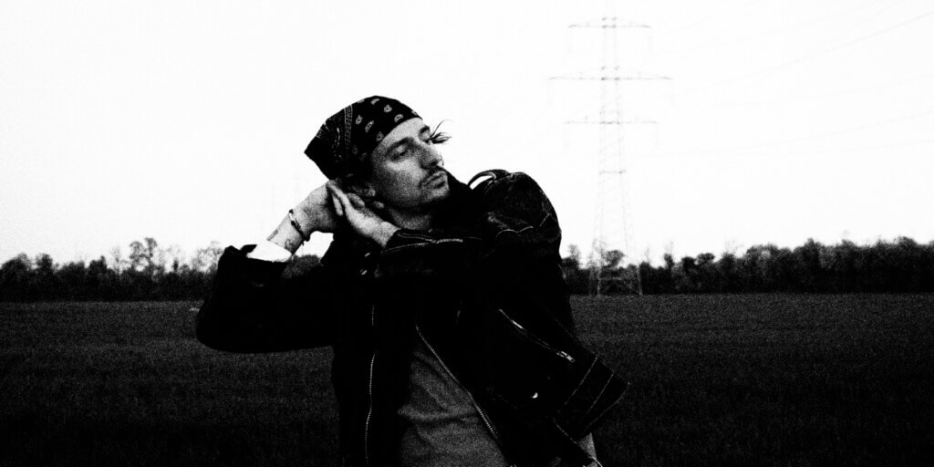 fiio & MOLA veröffentlichen minimalistische Indie-Single "Monochroma"