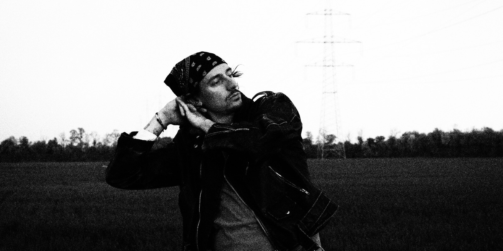 fiio & MOLA veröffentlichen minimalistische Indie-Single "Monochroma"