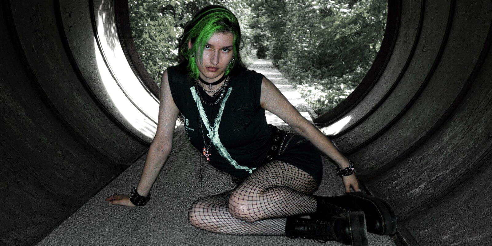 Ava Adonia veröffentlicht düstere Electropop-Single "dark passenger"