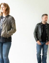 "Are you…?" – ten to a dozen stellen die entscheidende Frage in neuer Single