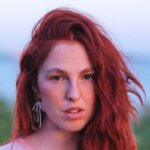 Bella Reed veröffentlicht EP Majestätisch: Warum die Krone schief sitzen darf