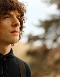 Dylan John Thomas veröffentlicht zweites Album „Nothing Here Worth Taking"