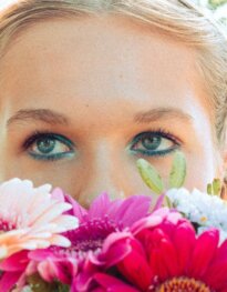 mielle veröffentlicht Debütsingle "half loved": Blumen reichen nicht